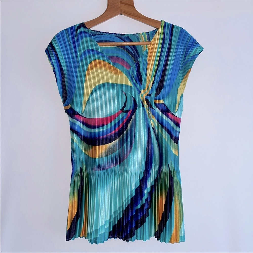 One size turquoise top.